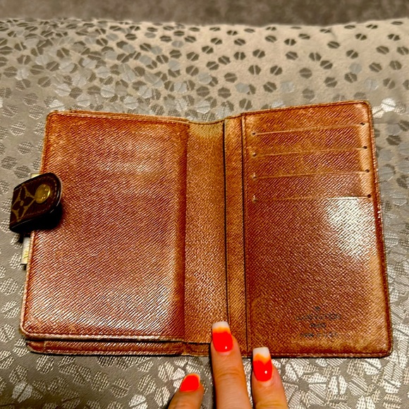 Louis Vuitton Wallet - Picture 6 of 6